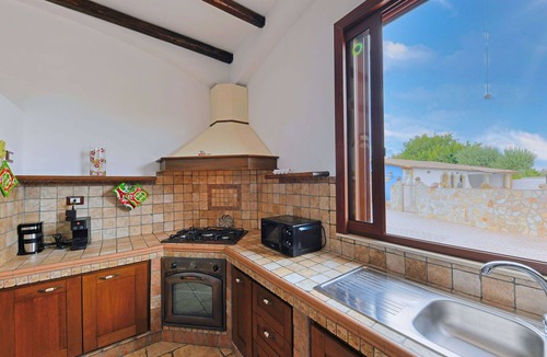 Syracuse Villa | Stunning private villa for 5 guests with private pool, WIFI, A/C, TV, terrace and pets allowed