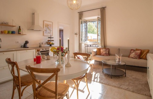 Anzio Villa | Stunning private villa for 8 guests with WIFI, A/C, TV and pets allowed