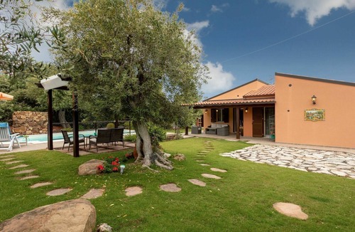 Cefalu Villa | Stunning private villa for 6 guests with A/C, WIFI, private pool, TV and patio