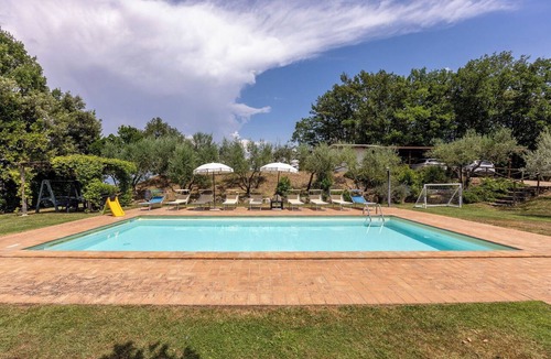 Todi Villa | Stunning private villa for 10 guests with private pool, WIFI, patio, pets allowed and panoramic .