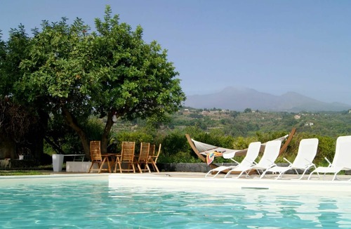 Macchia Villa | Stunning private villa for 6 people with pool, WIFI, TV, patio and parking