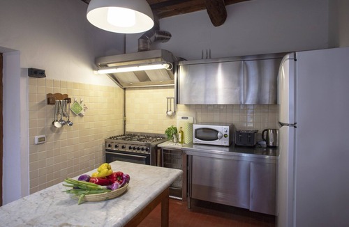 Palaia Villa | Stunning private villa for 22 people with WIFI, private pool, A/C and terrace