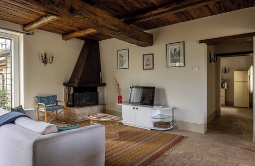 Bovara House | Stunning villa for 4 people with WIFI, TV, patio, pets allowed and panoramic view, close to Spo.