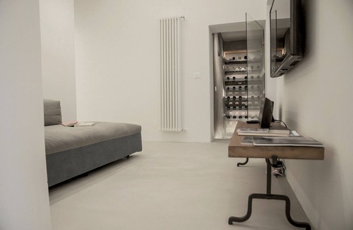 Ortigia Apartment | Stylish apartment overlooking the historic market of Ortigia