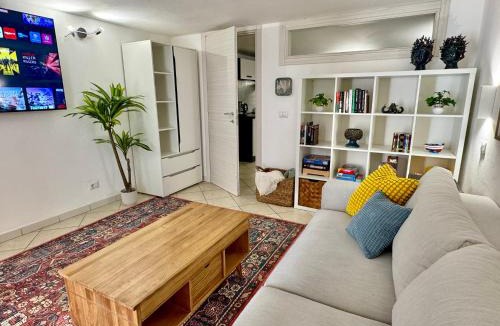Old Town Apartment | Stylish Apartment Steps from the Beach
