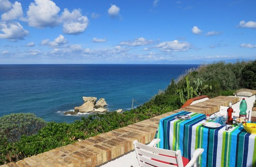 Riaci Apartment | Sulla Scogliera by Interhome