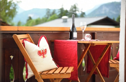 Reutte Apartment | Sunny Alpine “Belle Helene” – Mountain Biking, Skiing & Lakes at Your Doorstep