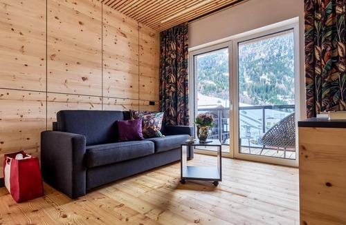 Jerzens House | Swiss stone pine suite barrier-free with half board - Hotel Venetblick GmbH