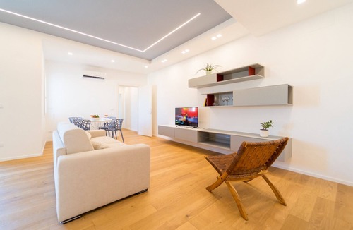 Tiche Apartment | Syracuse Bright Apartment x4 with Balcony