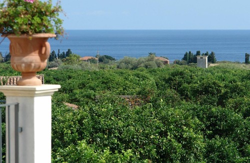 Archi House | Tasteful house with private terrace enclosed by a scented garden with sea view