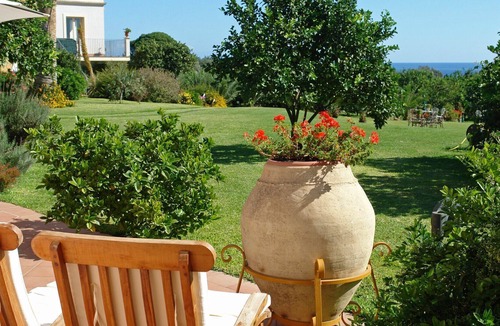 Archi House | Tasteful house with private terrace enclosed by a scented garden with sea view