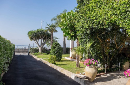 Syracuse Villa | Temenos Villa by Ortigia Apartments