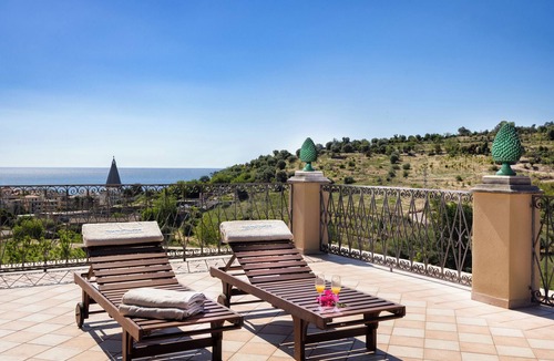 Taormina Villa | Tenuta Magine Villa in Taormina:Sea, Etna and the city of Taormina all around!
