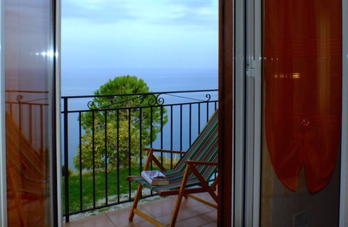 Tusa Apartment | TERRAMARE – look into the infinite sea