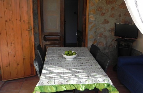 San Lorenzo House | The carob chalet.