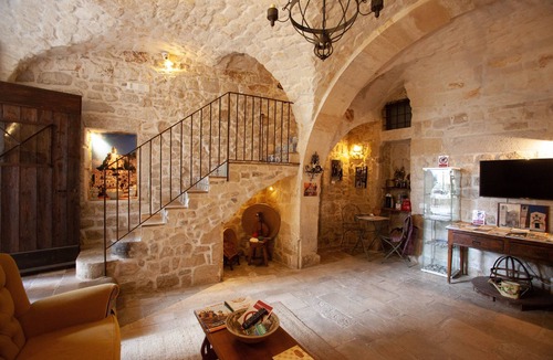 Modica House | The Casa degli Avi Donna Nina in ancient Modica. Cave house on three levels