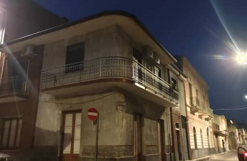 Belpasso House | The corner house