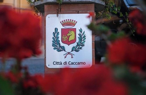Caccamo Apartment | The courtyard