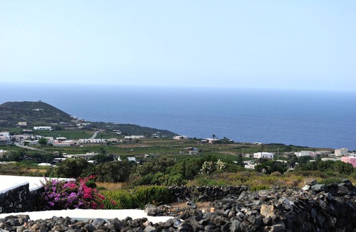 Kamma Villa | The Dammuso Rosa and Henry. Typical construction of the island of Pantelleria.