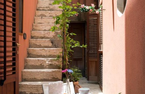 Trapani City Centre Apartment | the flowered courtyard srl