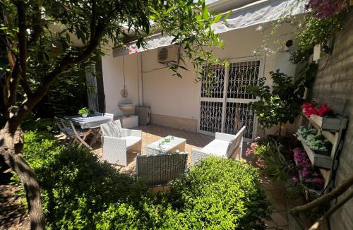 Cannizzaro Apartment | The garden on the sea