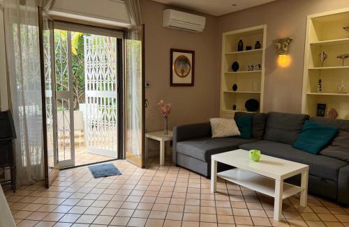 Cannizzaro Apartment | The garden on the sea