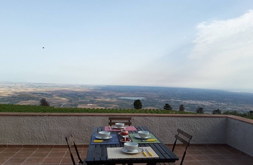 Erice Cottage | the house in the vineyard, a refined country house