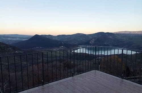 Civitella Messer Raimondo Apartment | THE HOUSE ON THE LAKE - App. WISTERIA - MAIELLA PARK