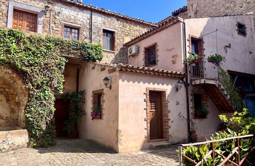 Castelbuono House | The Little House in the Courtyard, cozy vacation home with private courtyard in the center
