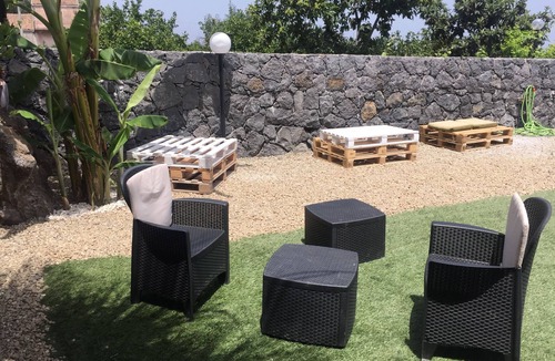 Santa Tecla House | THE RUSTIC POZZILLO-ACIREALE HOUSE WITH SHARED POOL