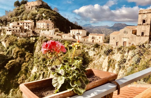 Savoca House | The Seven views holiday house