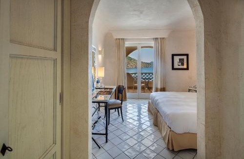 Vulcanello Hotel | Therasia Resort Sea and SPA - The Leading Hotels of the World