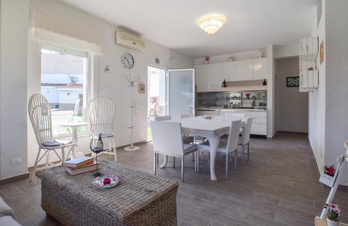Torre Colonna-sperone House | This part of a two-family house with panoramic views and private pool is located near Altavilla Mili