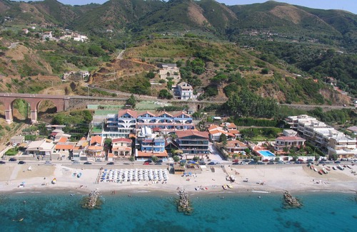 Province of Messina House | Three-room apartment a stone's throw from the sea