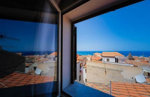 Old Town House | Tower Sea View