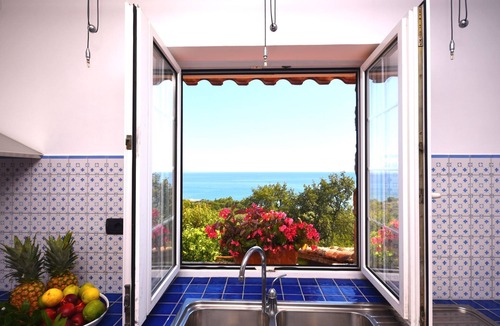 Villammare House | Traumvilla mit Panoramapool by Interhome