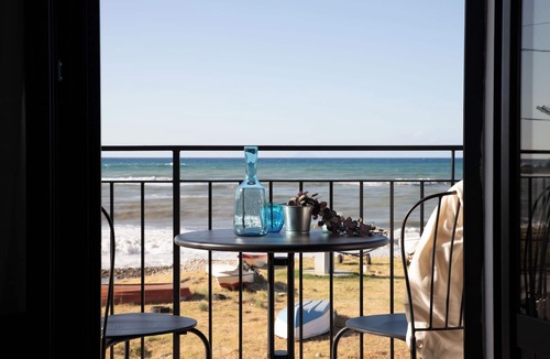 Castel Di Tusa House | Tusa Bay. Enjoy the sun and sea at 1BR House a few Steps Away From the Beach