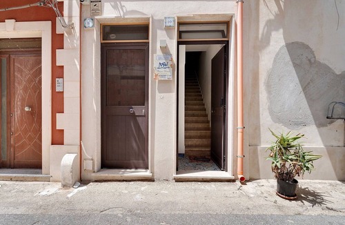 Marzamemi Apartment | Twin Room with Private Bathroom