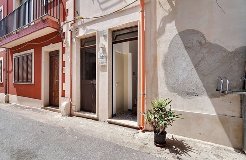 Marzamemi Apartment | Twin Room with Private Bathroom