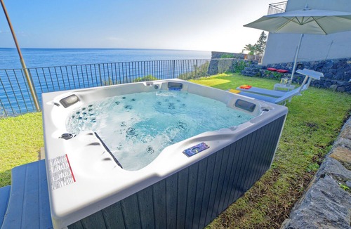 Archi Villa | Typical house on the sea, unforgettable views, panoramic Jacuzzi, access to the sea