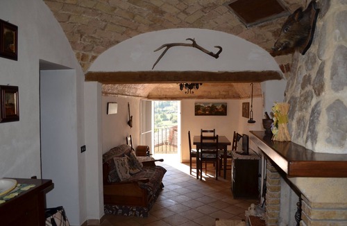Villalago House | Typical Italian country house