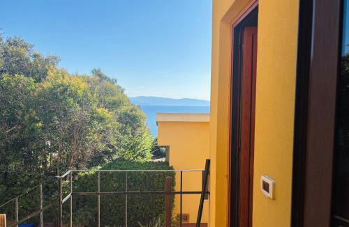 Milazzo Apartment | Una Piscina sul Mare Apartment