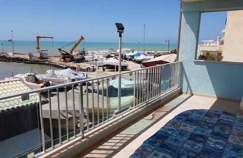 Casuzze Apartment | Vacation home on the beach