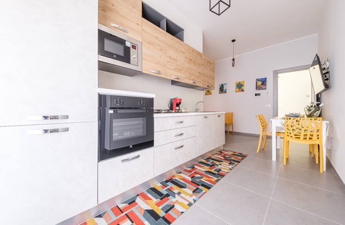 Fondachello House | Vacation Home 'Alba's Home - Van Gogh' with Balcony, Wi-Fi & Air Conditioning