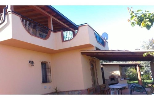 Caronia House | Vacation Home 'Bilocale Con Terrazzo Vista Mare' with Terraces & Wi-Fi