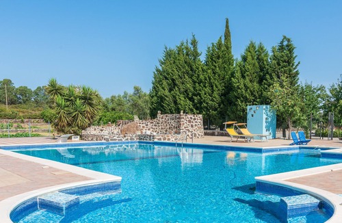 Melilli House | Vacation Home "Casa Mariaroberta" with Shared Pool, Whirlpool & Wi-Fi