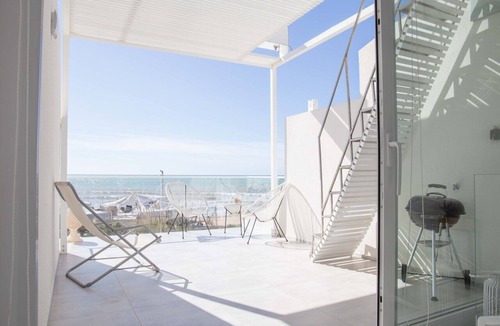 Casuzze House | Vacation home facing the sea