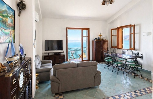 Scilla Apartment | Vacation home facing the sea in Scylla