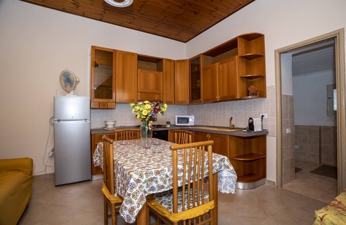 Capri Leone House | Vacation Home "La Casuzza Di Sara" with Private Terrace & Wi-Fi