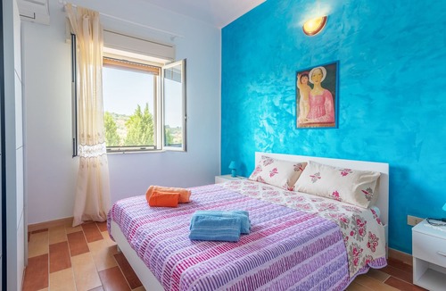 Melilli House | Vacation Home "Valle Delizia Margi" with Shared Pool, Whirlpool & Wi-Fi